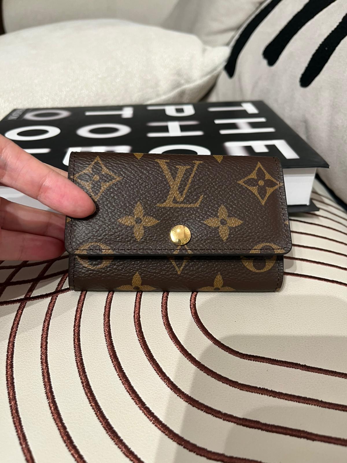 LV Key Holder Monogram 100%Authentic, 95%New