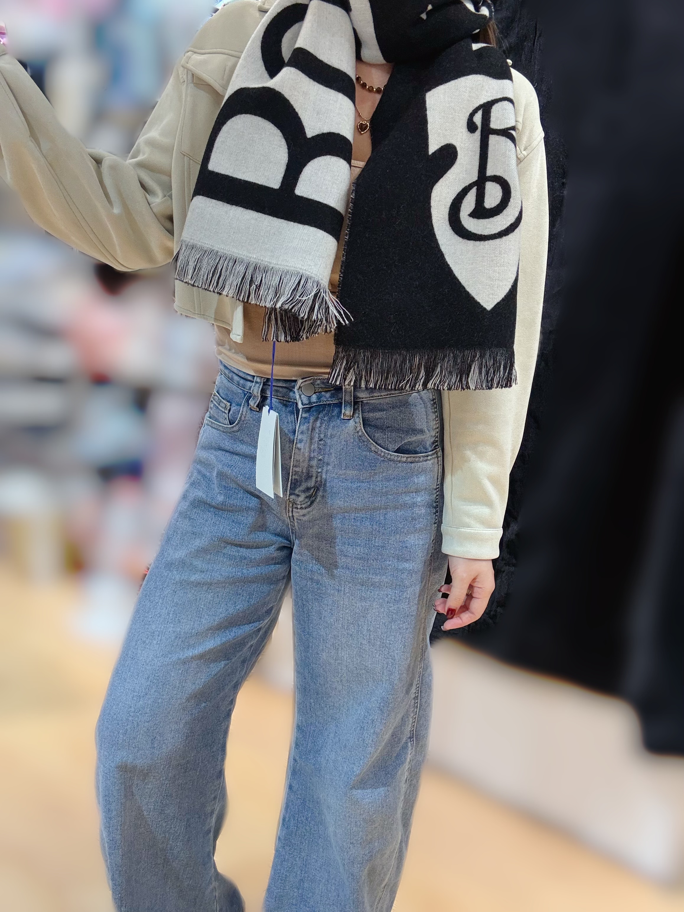 Burberry text wool scarf blk/w