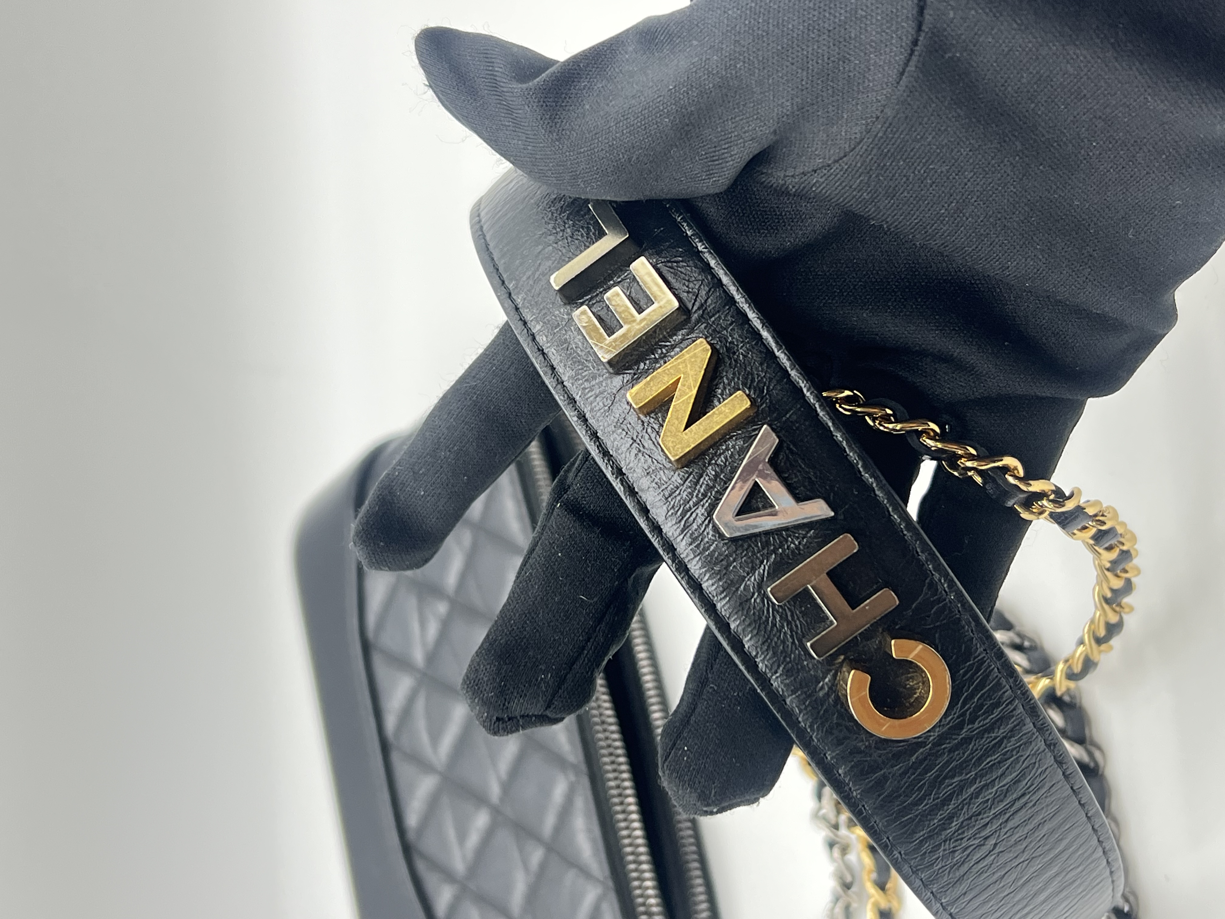 Pre-Owned CHANEL Gabrielle WOC Wallet On Chain Shoulder Bag / Product Code: 26061005
