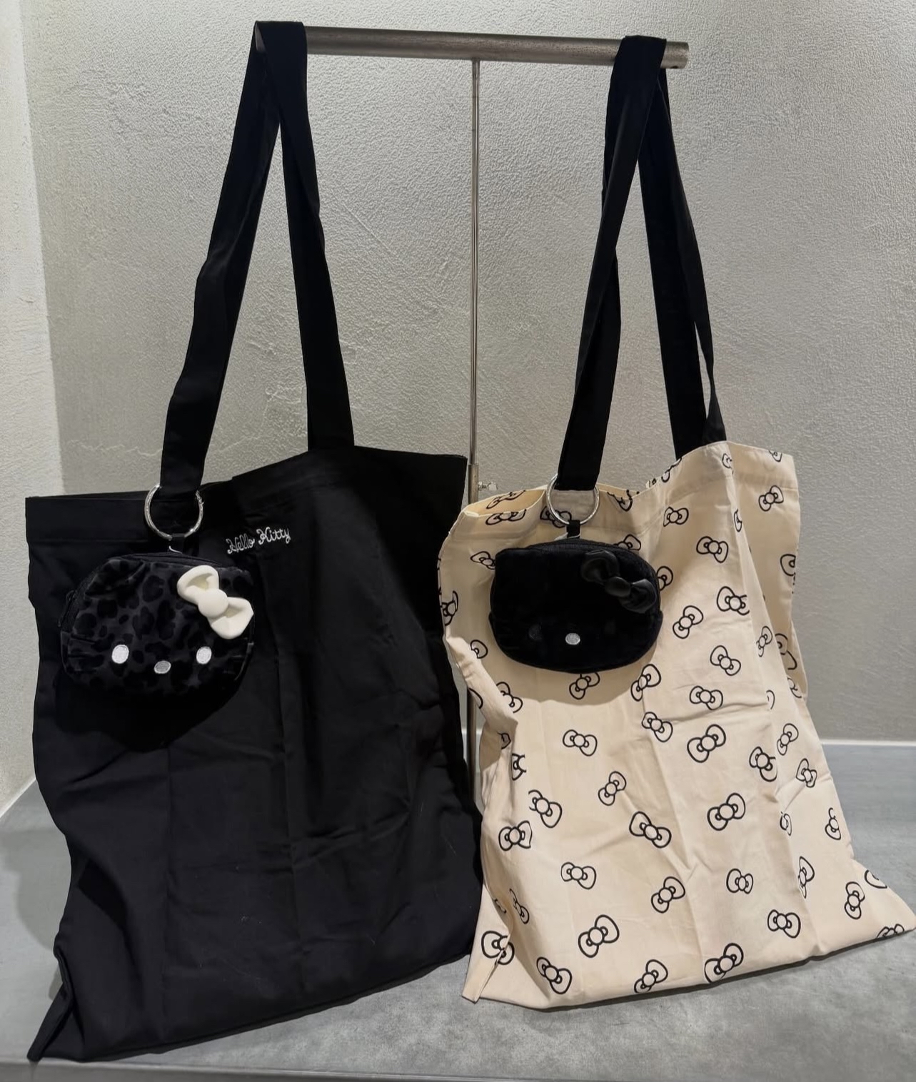 🎌日本直送🎌 Hello Kitty x Lowrys Farm 臉型收納包附環保袋 