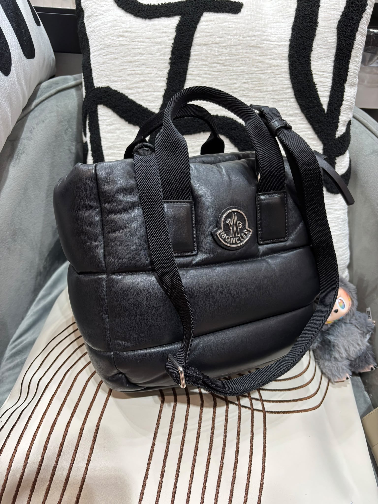 MONCLER CARADOC 皮革羽絨迷你手提包 5L00010 100%Authentic, 98%New ✅Dust bag