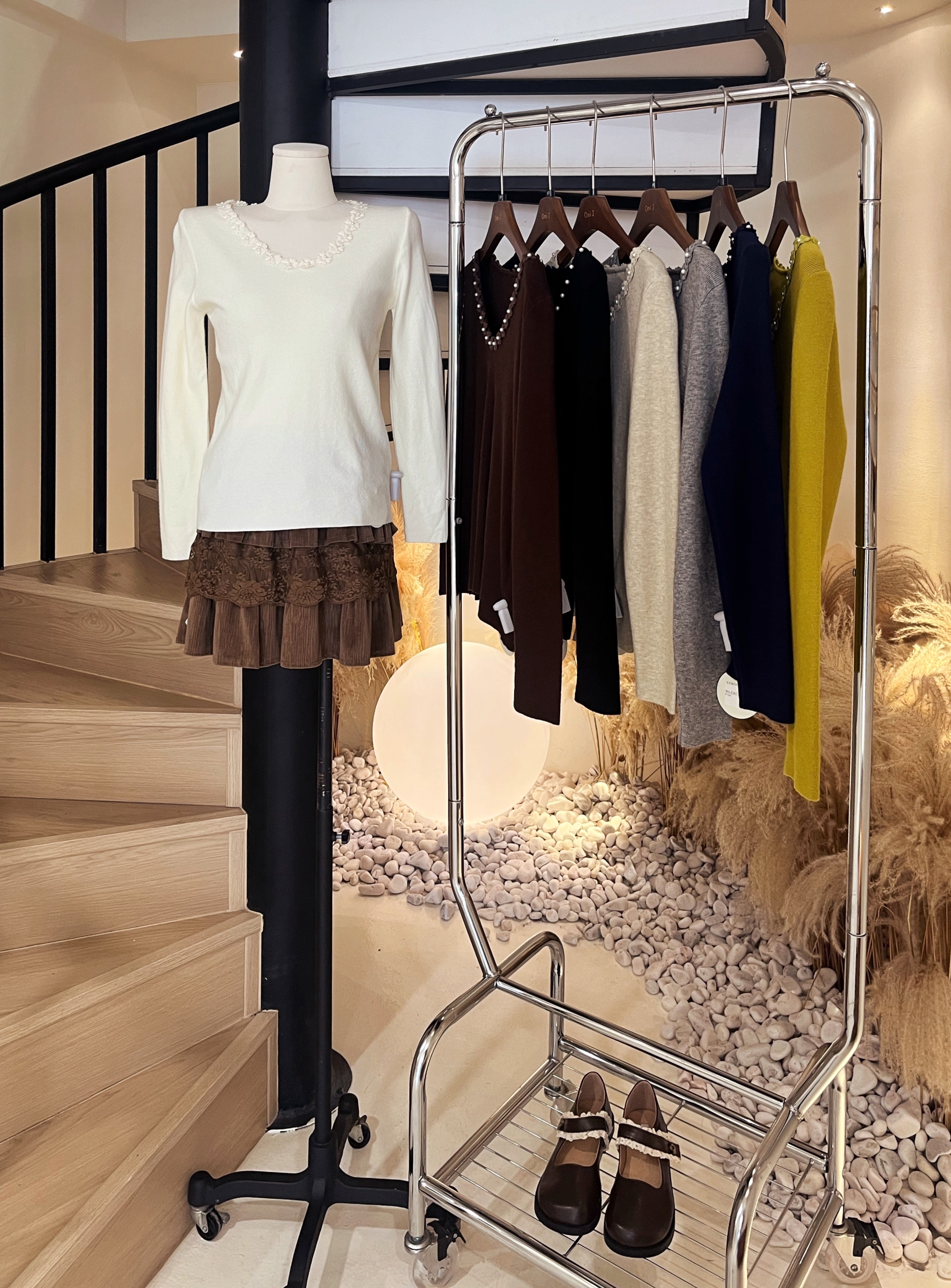 花花领针织上衣