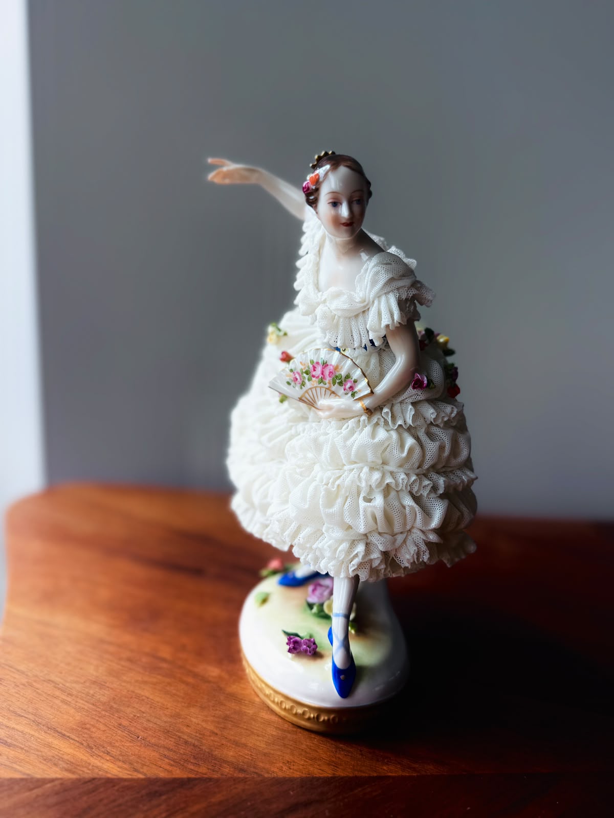 Antique Early 20th Century German Dresden-Style Hand-painted Porcelain Lace Lady Figurine (MT2615)