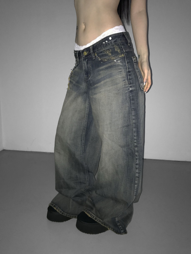 Pierced Low Rise Flare Denim Pants