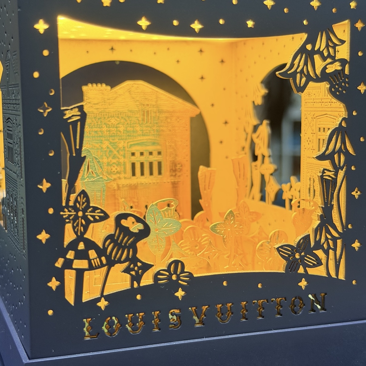 LOUIS VUITTON VIP VIC 聖誕限定立體金屬光影禮盒可充電式小夜燈 