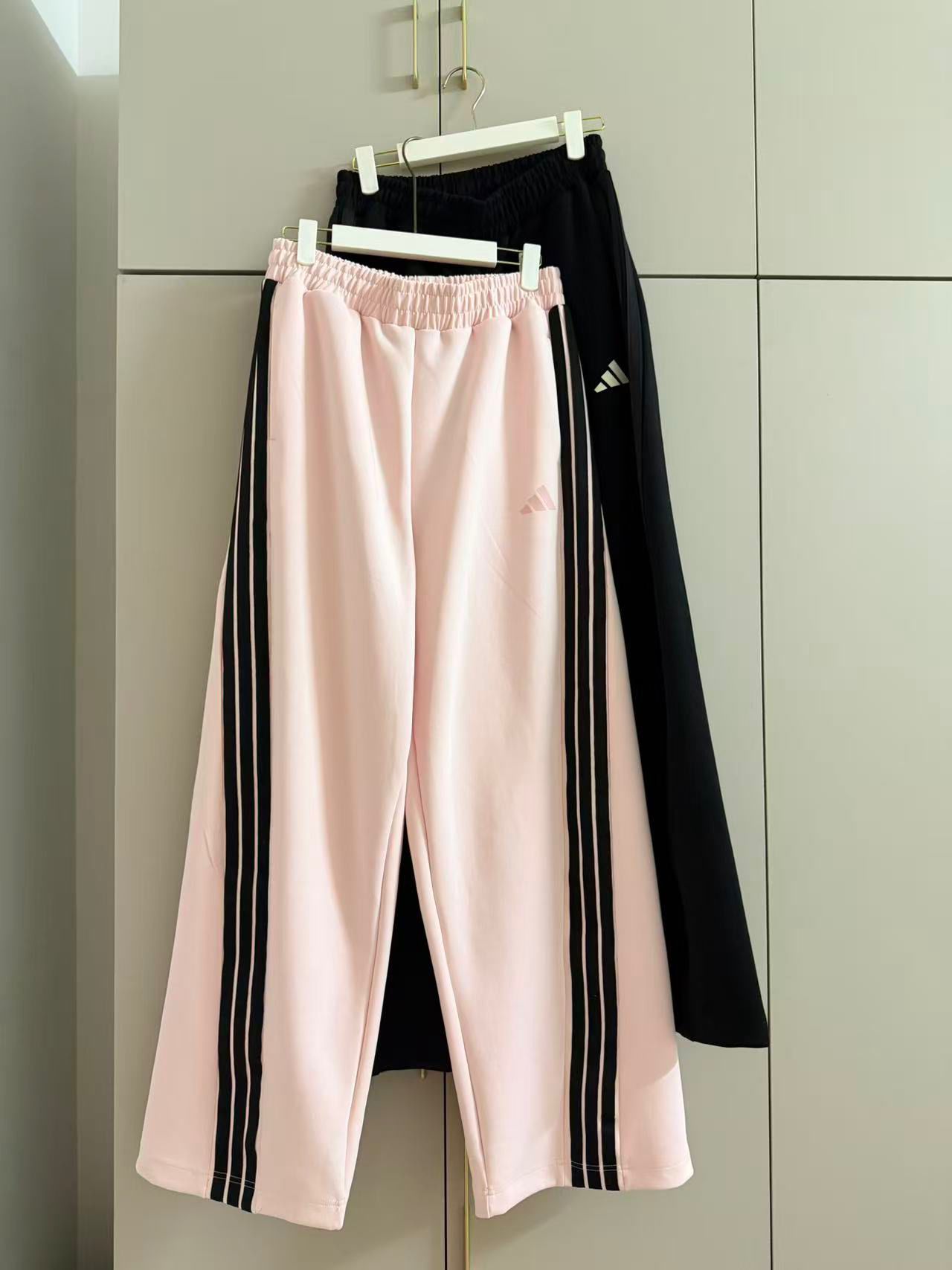 2色選擇/$135條，2條起$ 125條。Adidas dance系列運動長褲