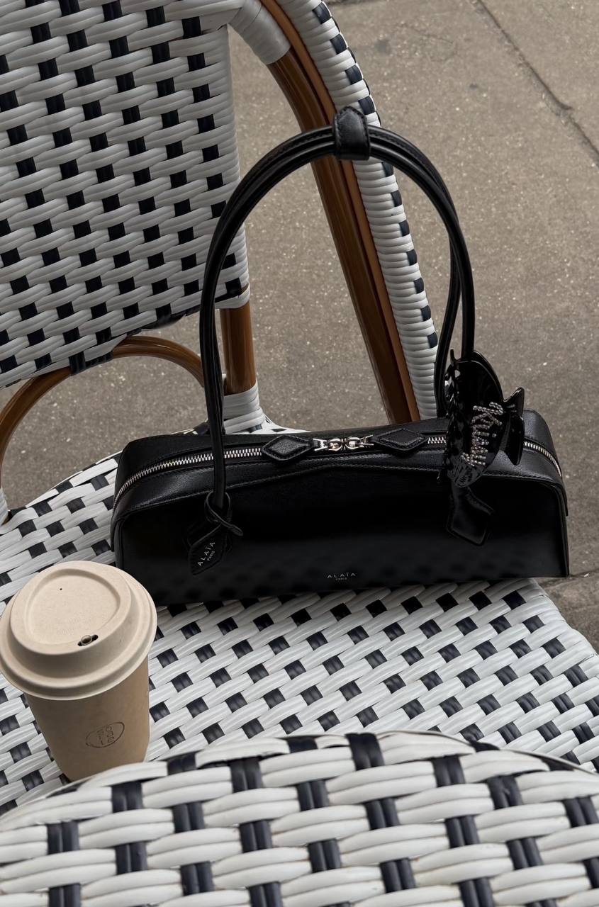 限時優惠🩷訂貨 ✈️ Alaia Le Teckel 黑色山羊皮款法棍🥖 超百搭  Size 33x10x11cm