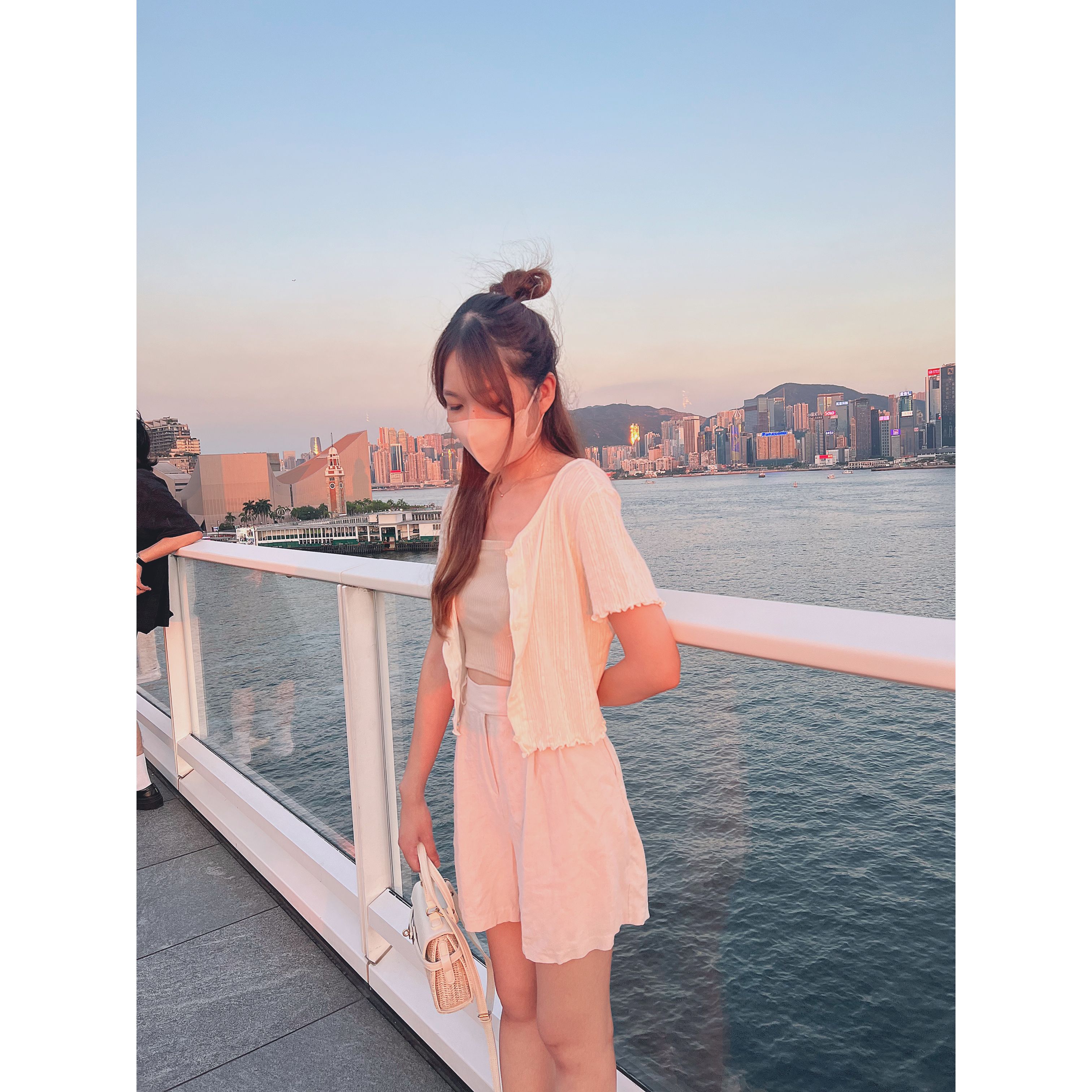 <最後現貨> <KR> ♥︎花花鈕捲邊鏤空cardigan* grey