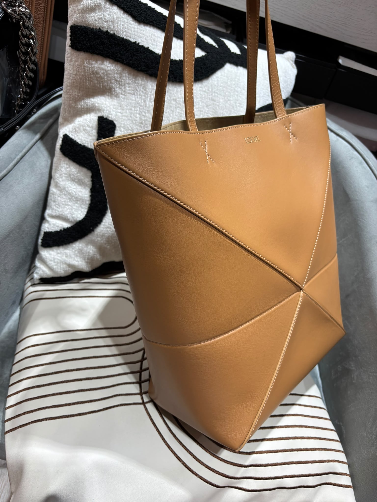 Loewe puzzle fold Tote calfskin 100%Authentic, 98%New ✅收據✅Dust bag