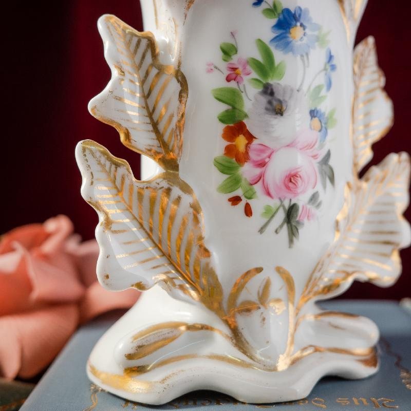 Antique Victorian c.a.1860s Handpainted Floral Gold Trimmed Leaf Shape Spill Vase (MT1546-1)
