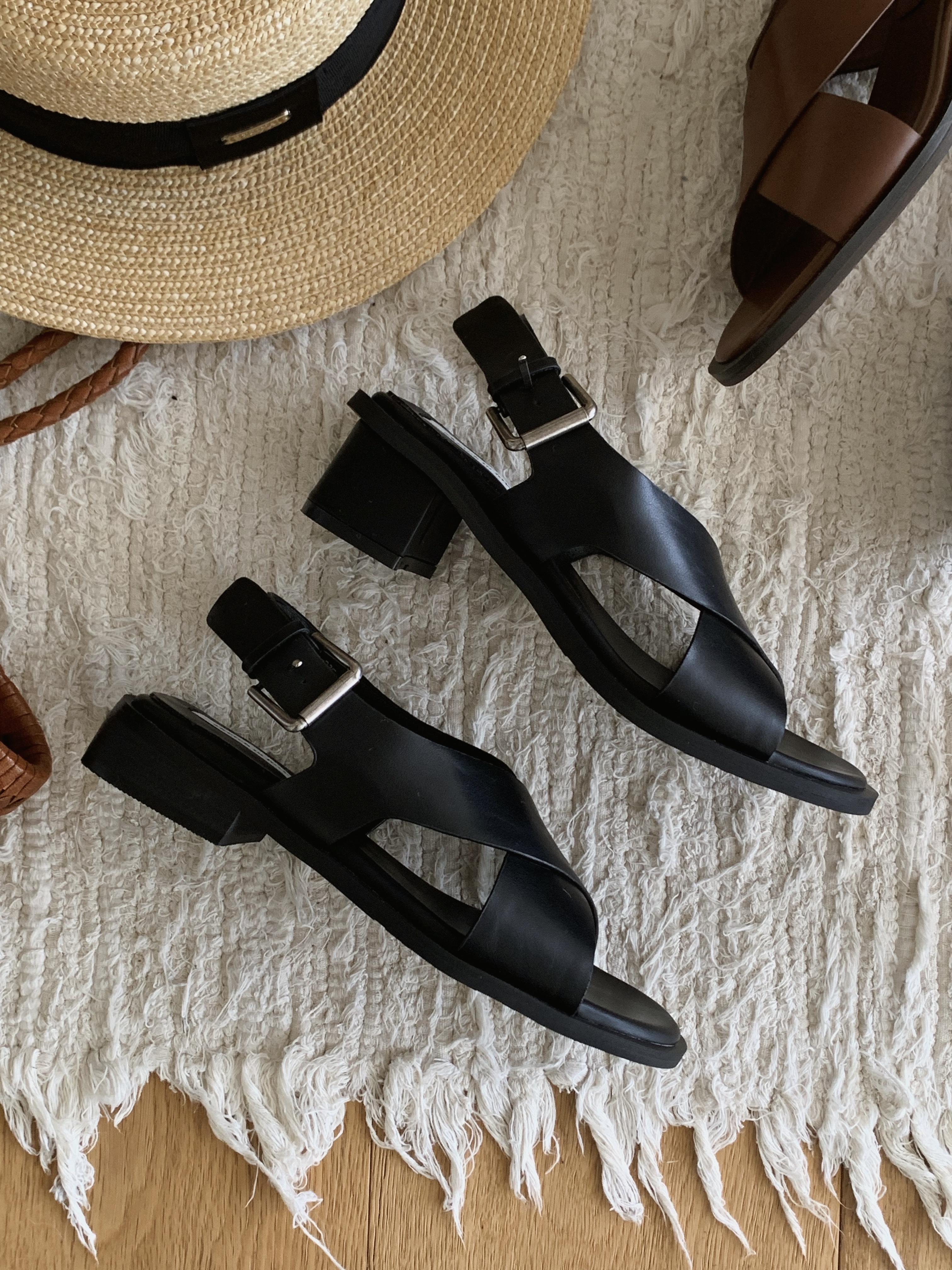 Cross Strap Sandals (2 colors)