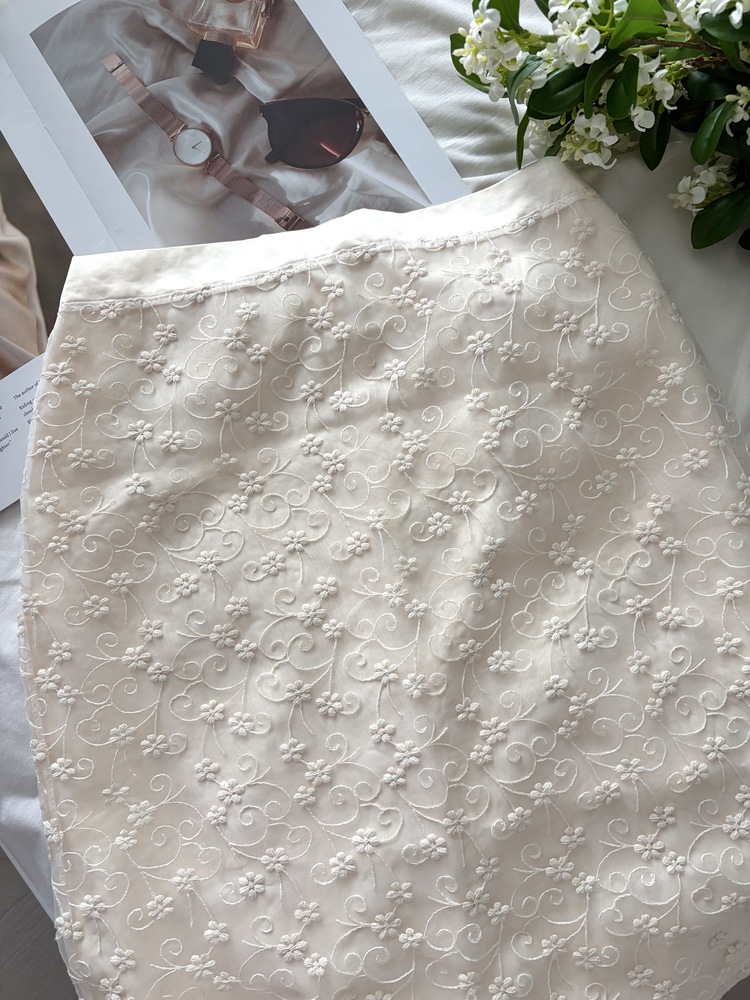 Blossom Embroidery Skirt (Cream)