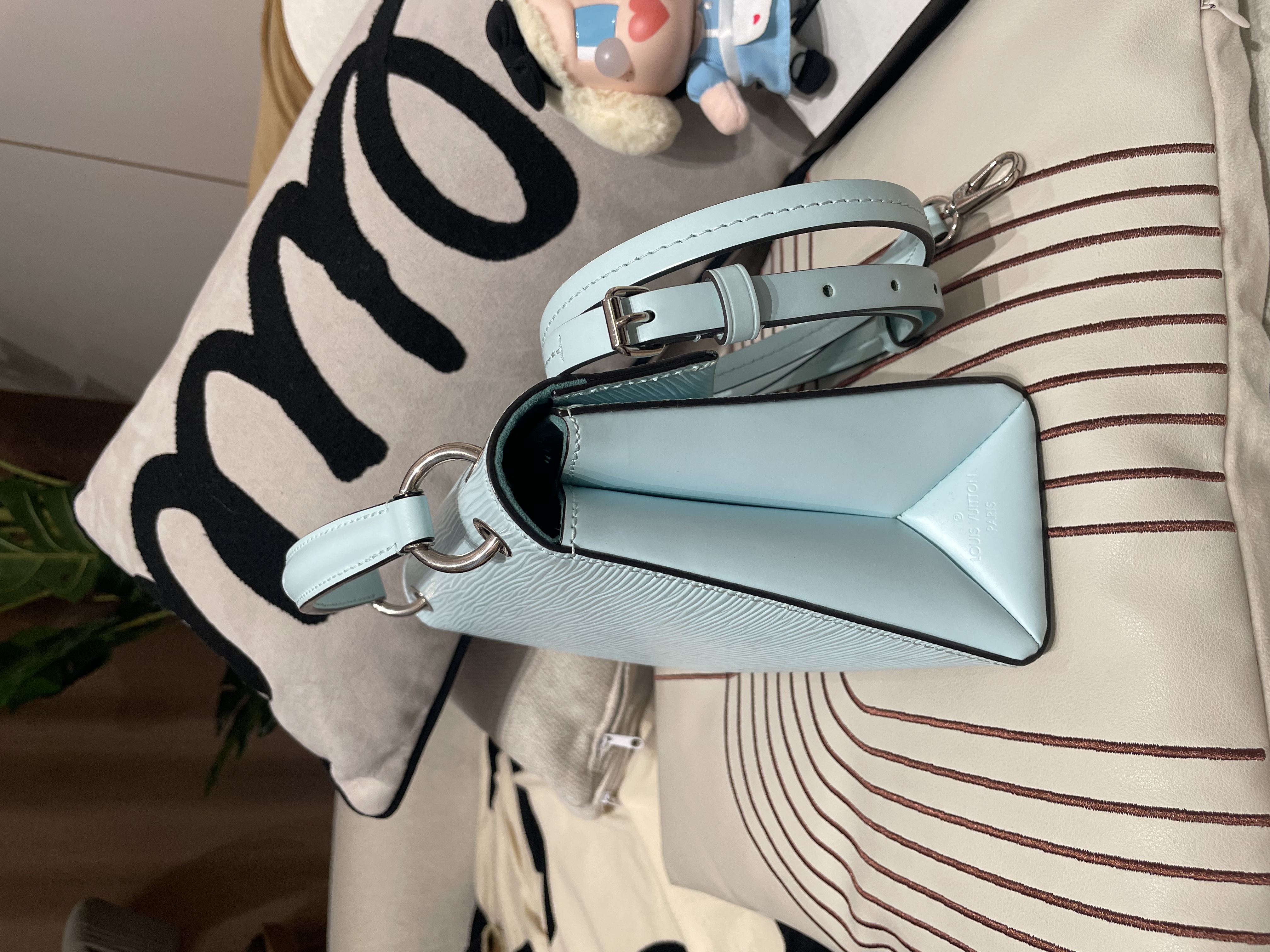 LV GRENELLE M55981 781715 epi 100%Authentic,98%new ✅塵袋 ✅box