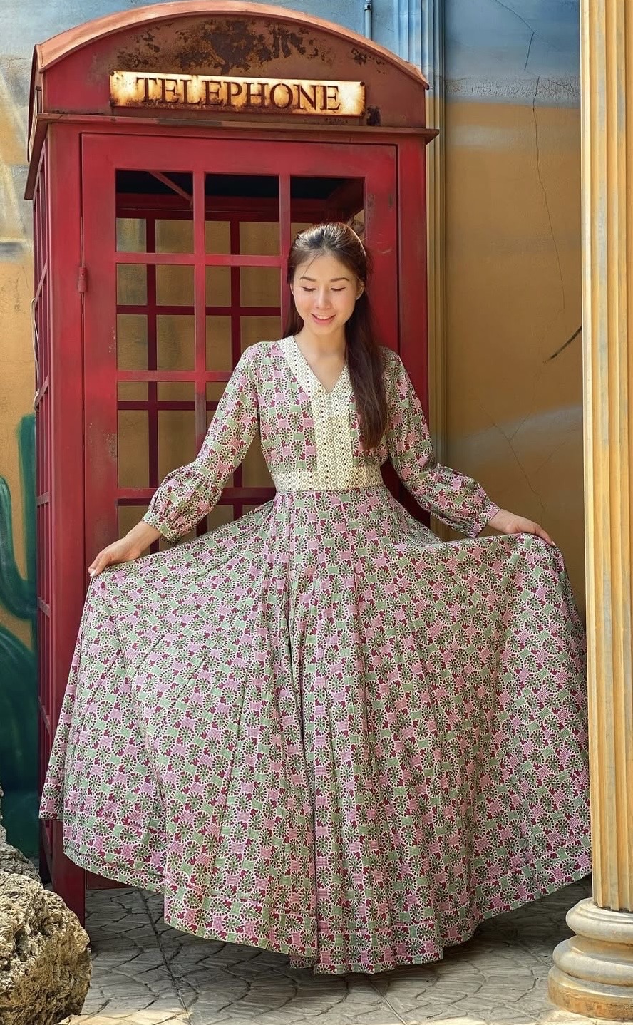 泰國名牌CHEVA - 粉色腰果印花經典款長版連身裙