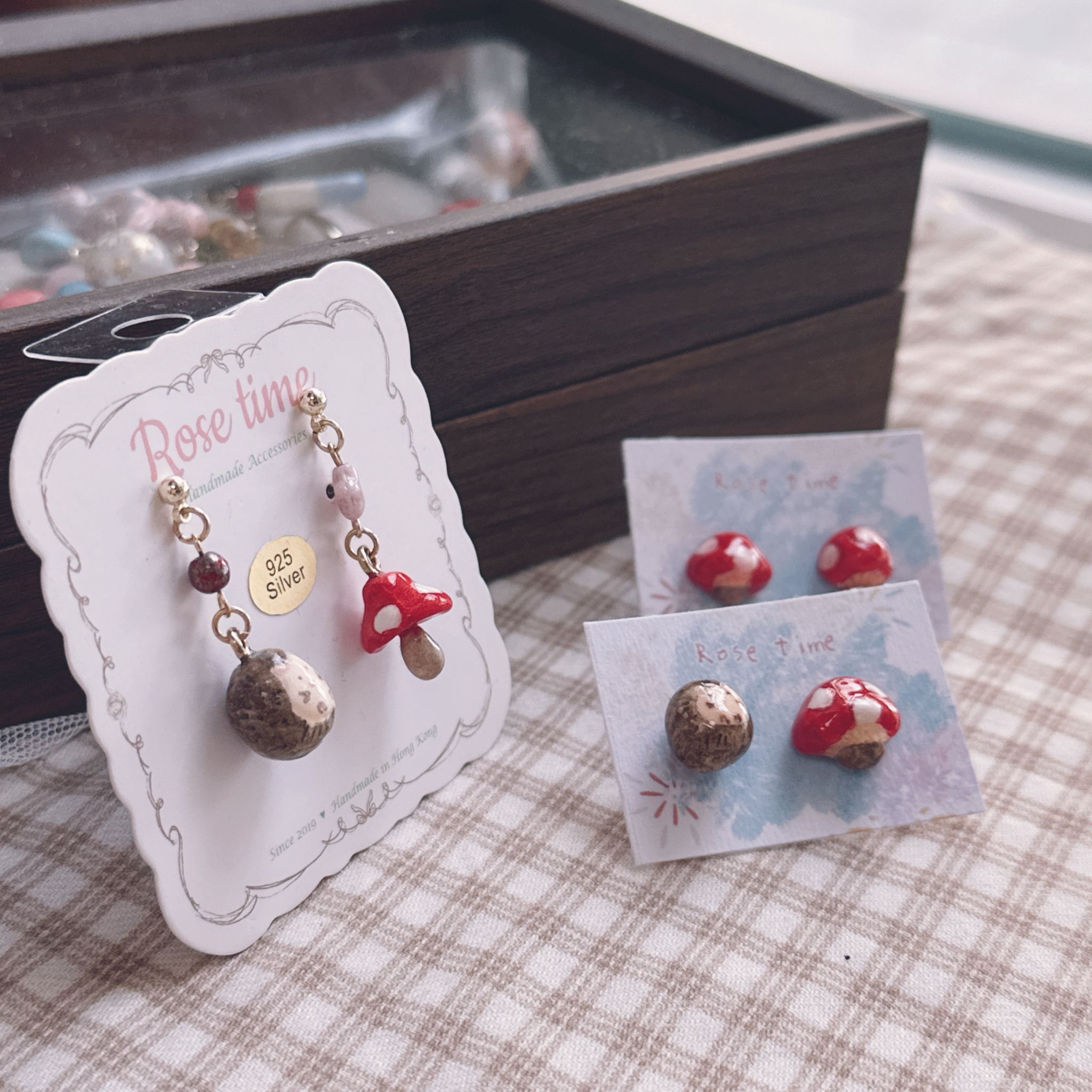 手繪半立體小刺蝟與紅蘑菇🍄耳釘