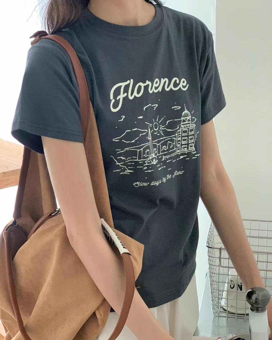 文藝感十足的手繪風 Tee