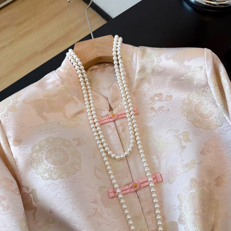 B06(9928) 新中式国风高端马提花卷边长袖付垫肩粉外套上衣