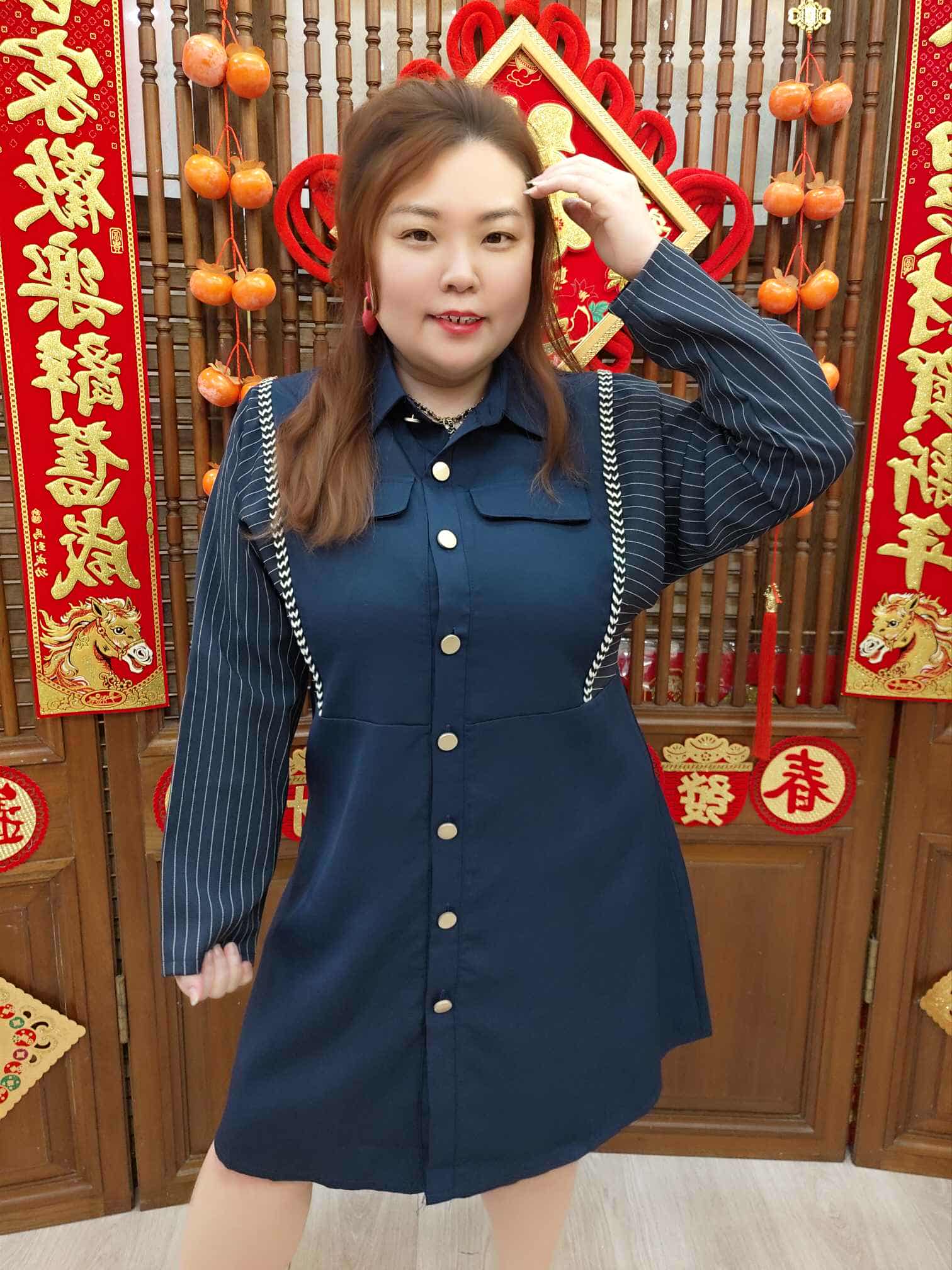 MFA10 TW#332 深蓝拼接线条长袖排扣连衣裙