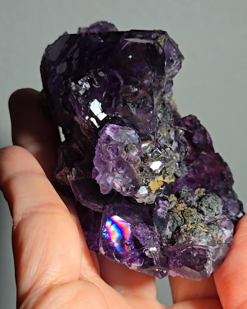 Tanzanite fluorite with rainbows, dodecahedrons - FL364