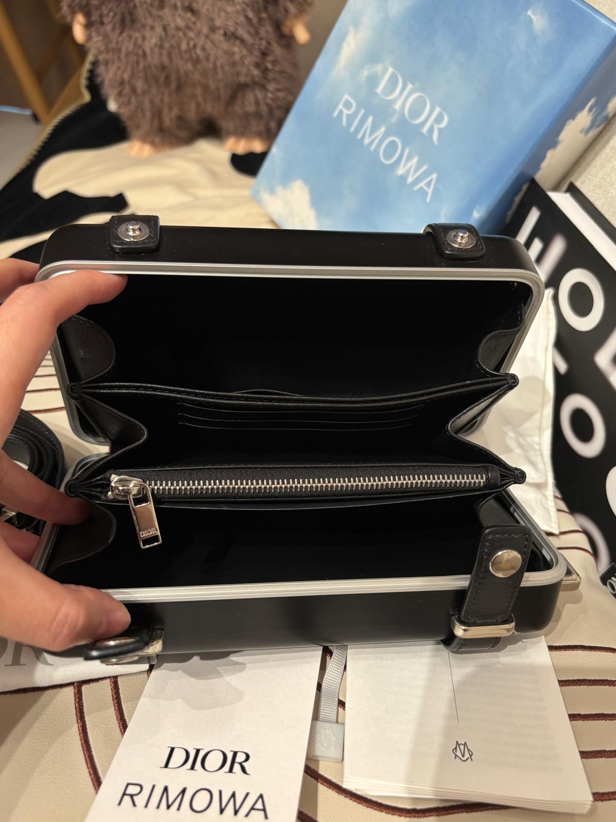 Dior x rimowa personal clutch on strap 100%Authentic ,98%new ✅tap card ✅strap✅dust bag ✅box