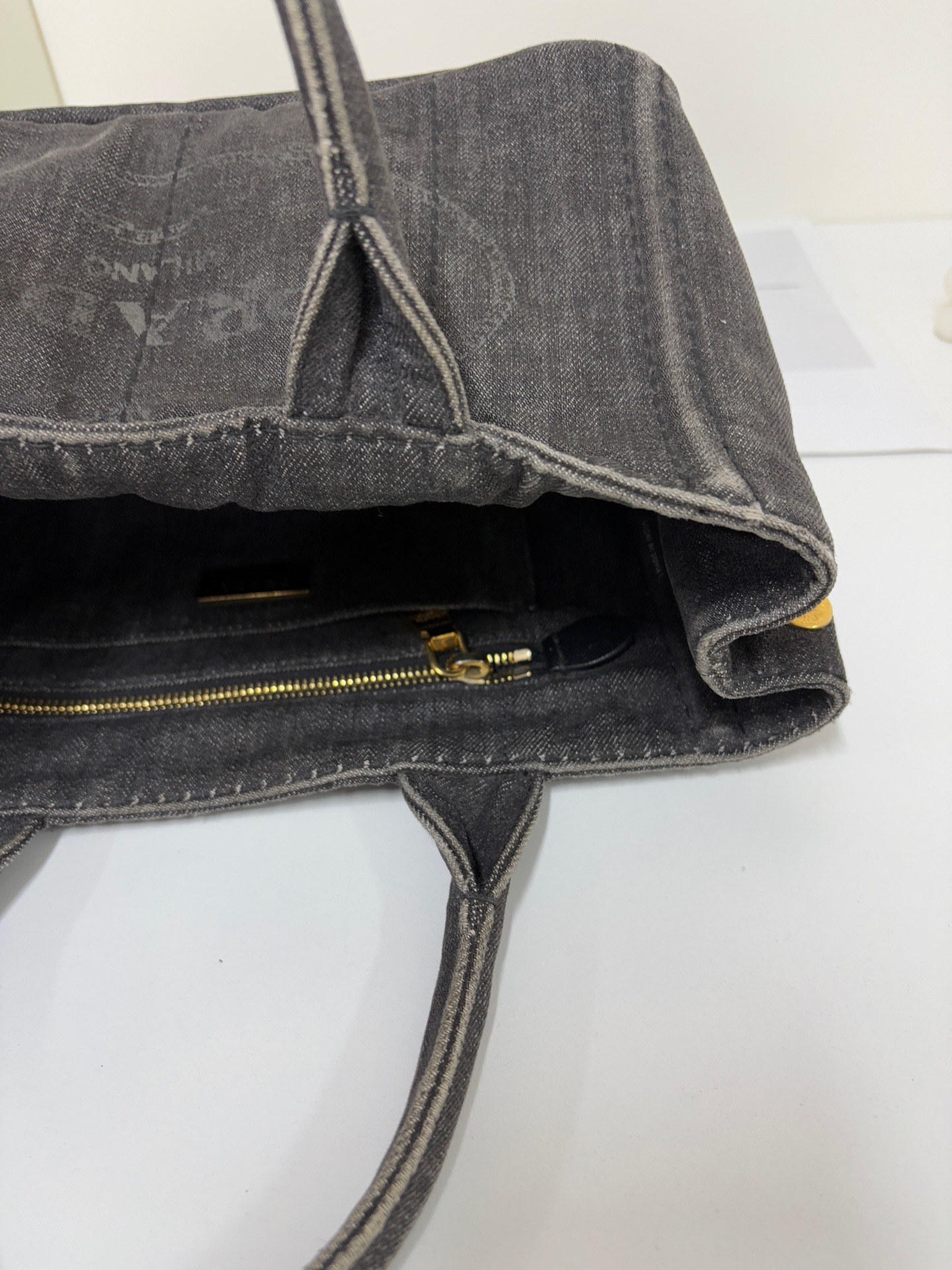 【預訂貨品】Prada黑色牛仔沙灘包