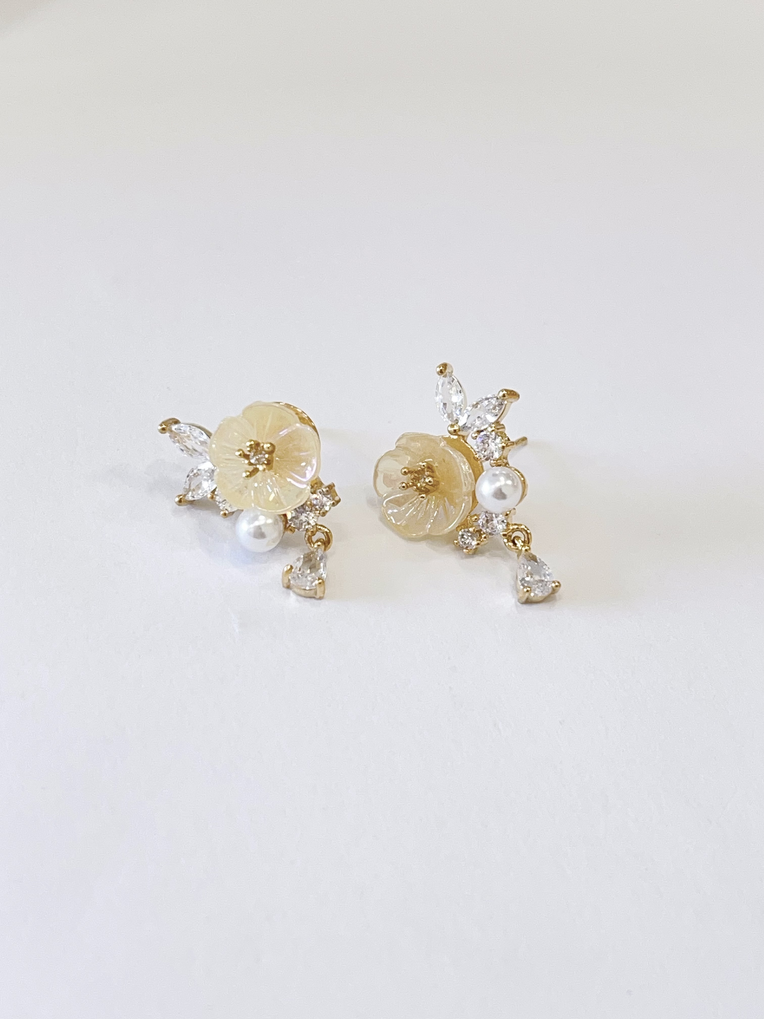 优雅小花朵珍珠耳环