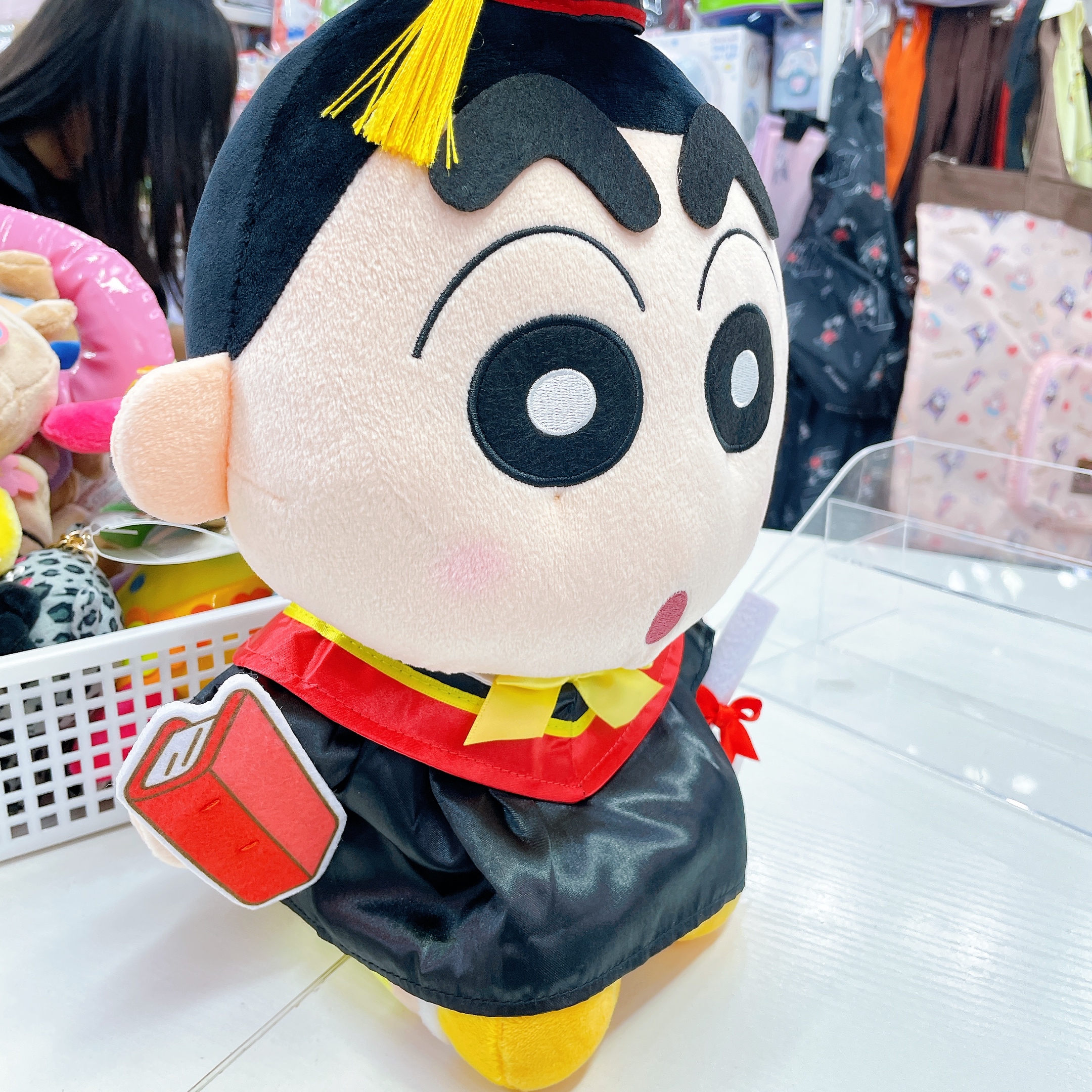 原裝行貨Savio蠟筆小新畢業公仔約30 cm