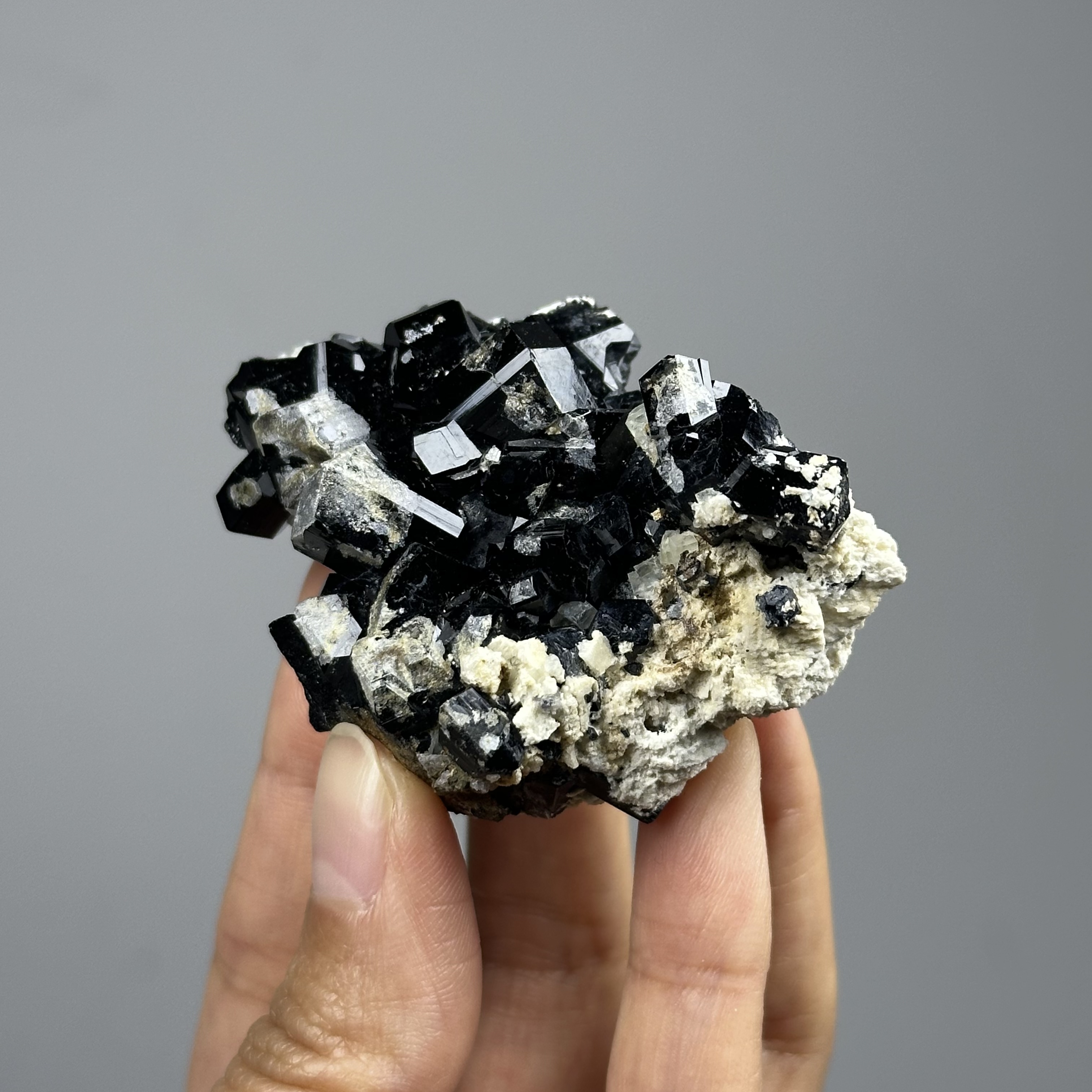 黑碧璽與玉滴石 - Schorl and Hyalite DR112