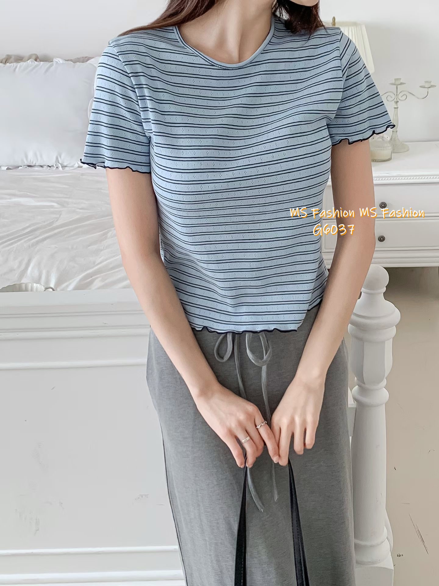 G6037 韓國🇰🇷靚色通花橫間top