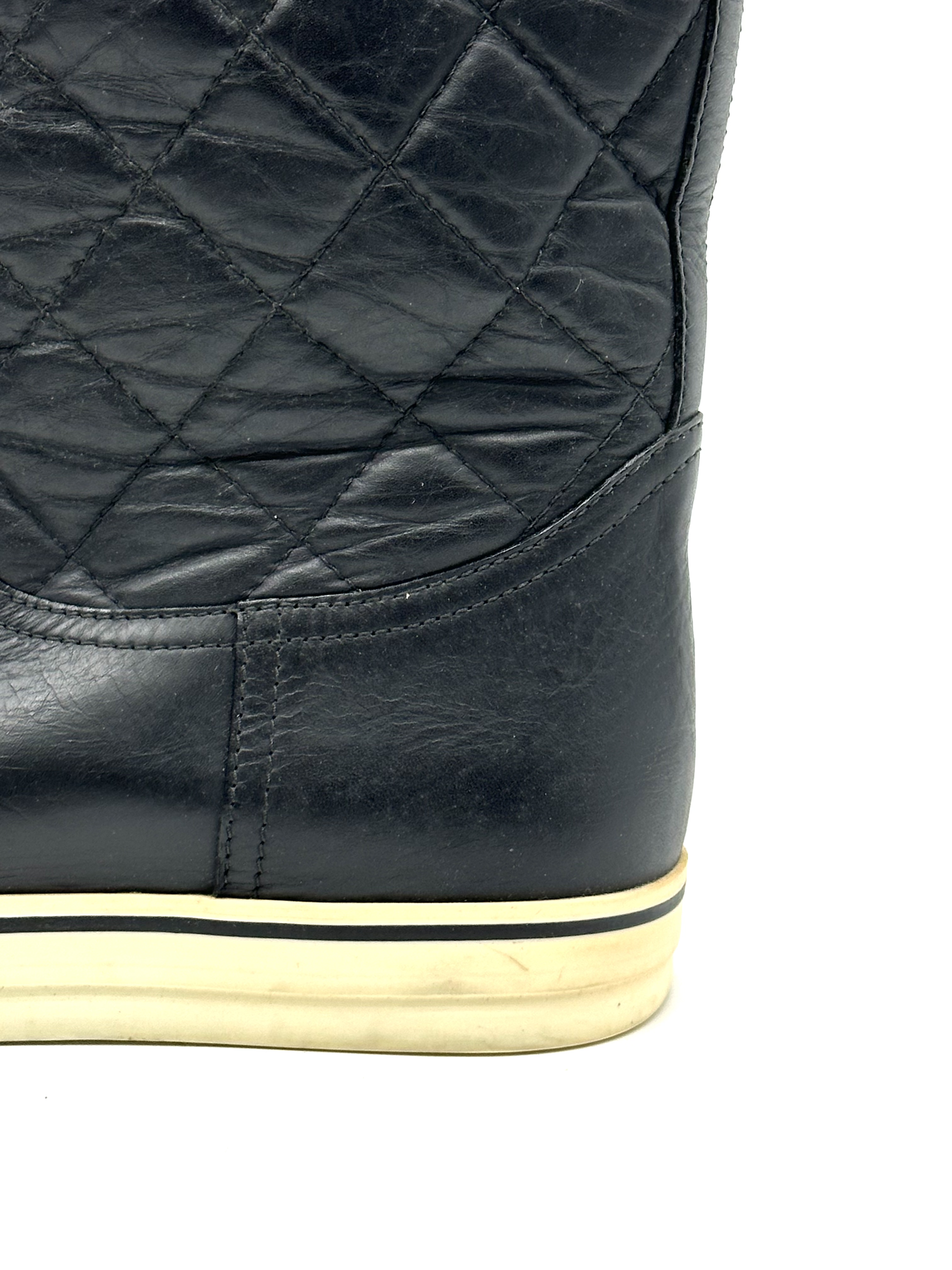 Pre-owned Chanel black quilted leather mid-calf boots / Product Code: 26040407