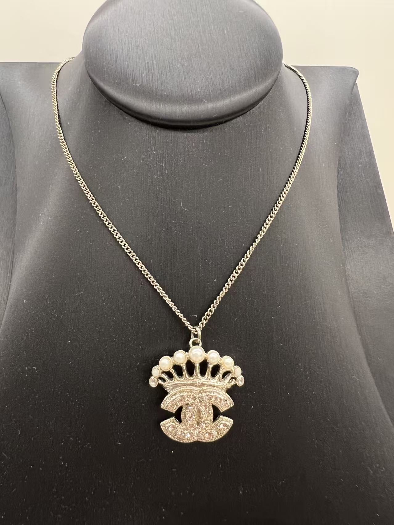 Chanel 珍珠皇冠項鍊