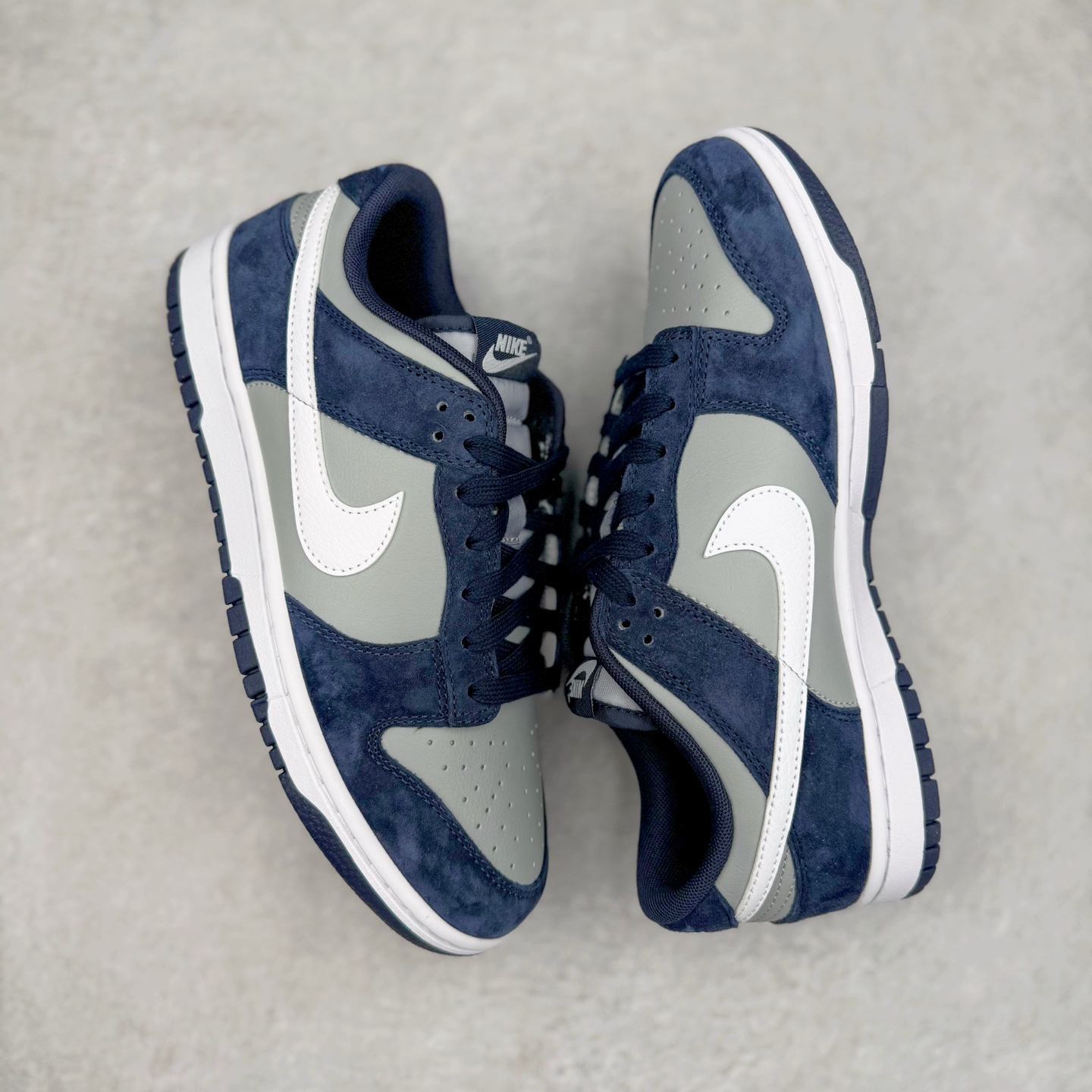Nike Dunk Low "Georgetown Suede" IB3079-400