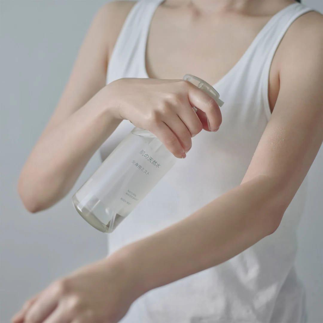 四月連線貨品-日本製無印良品 MUJI 肌之天然水全身用保濕噴霧 400ml