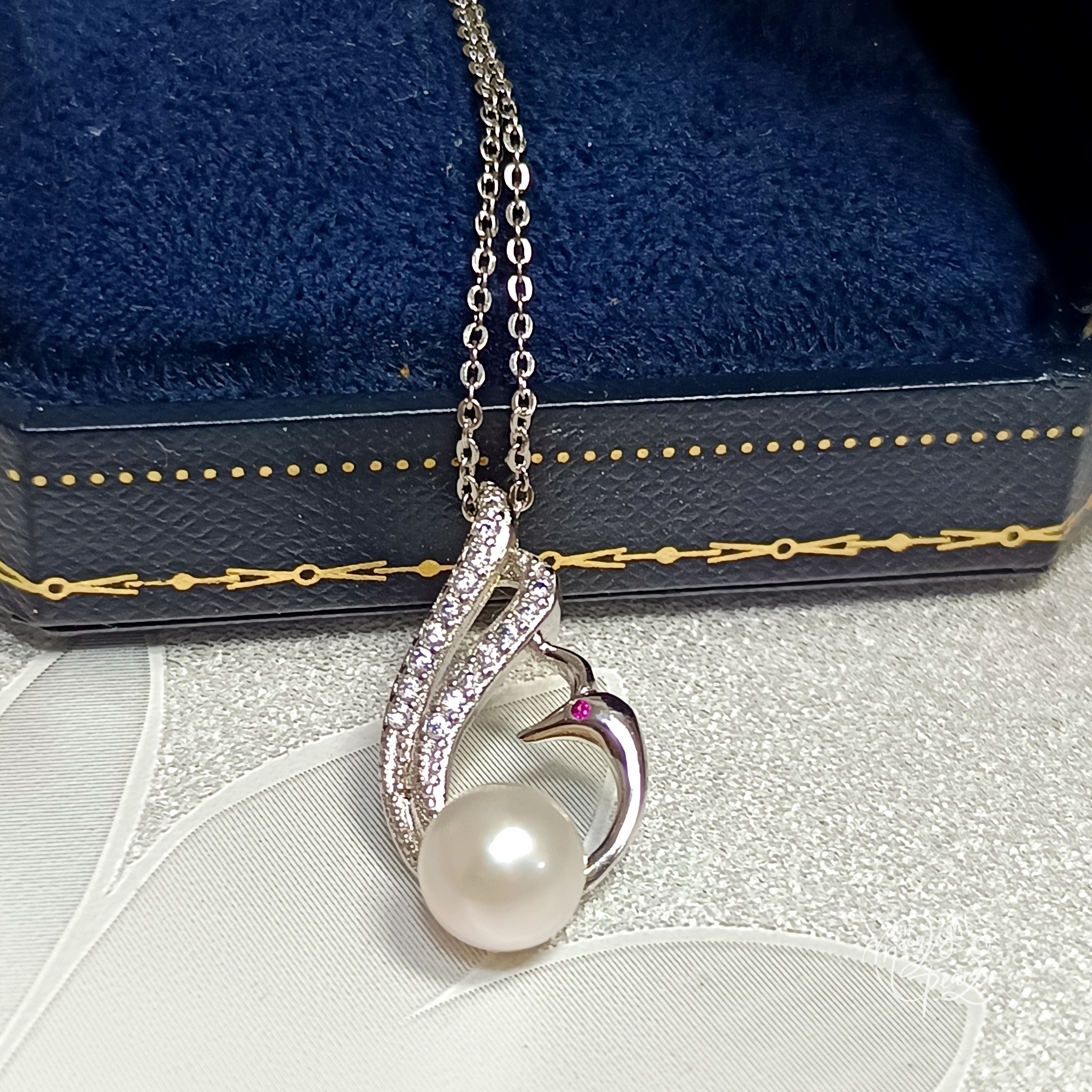 近正圓強光日本akoya 櫻花粉海水珍珠s925銀鳳凰吊墜（送注白金鍊）