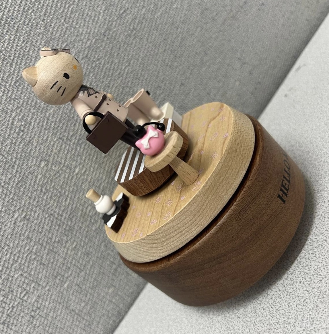 🇹🇼台灣直送🇹🇼 Hello Kitty 長腿 旋轉木製音樂盒