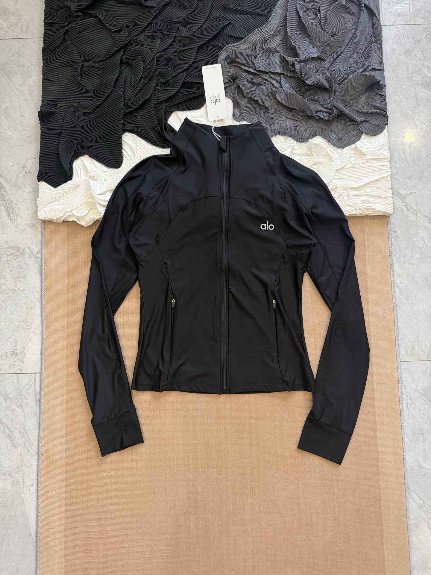 $210件。Alo Yoga 女士立領冰感防曬皮膚衣（小蠻腰版型）