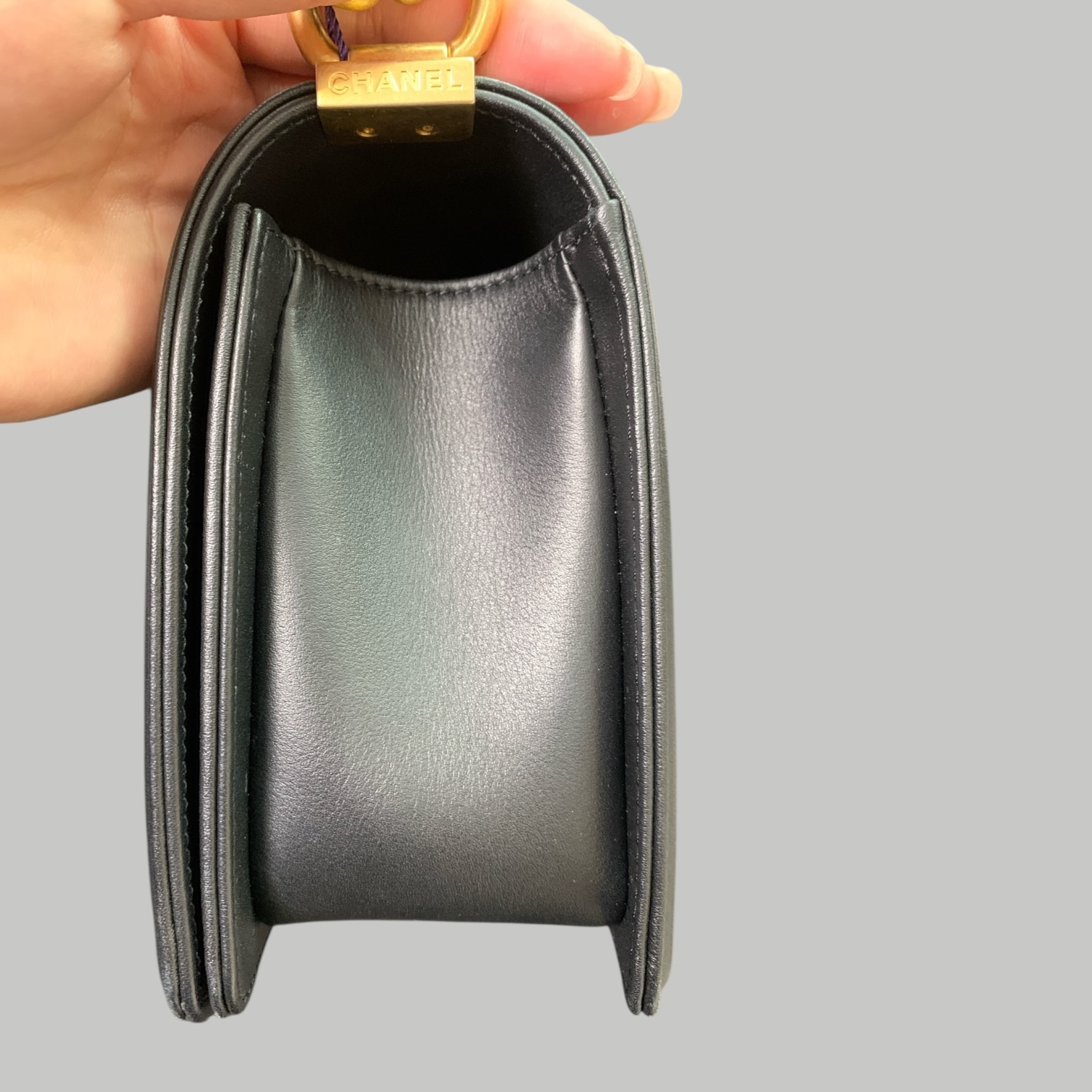 Chanel 小牛皮Leboy medium金扣