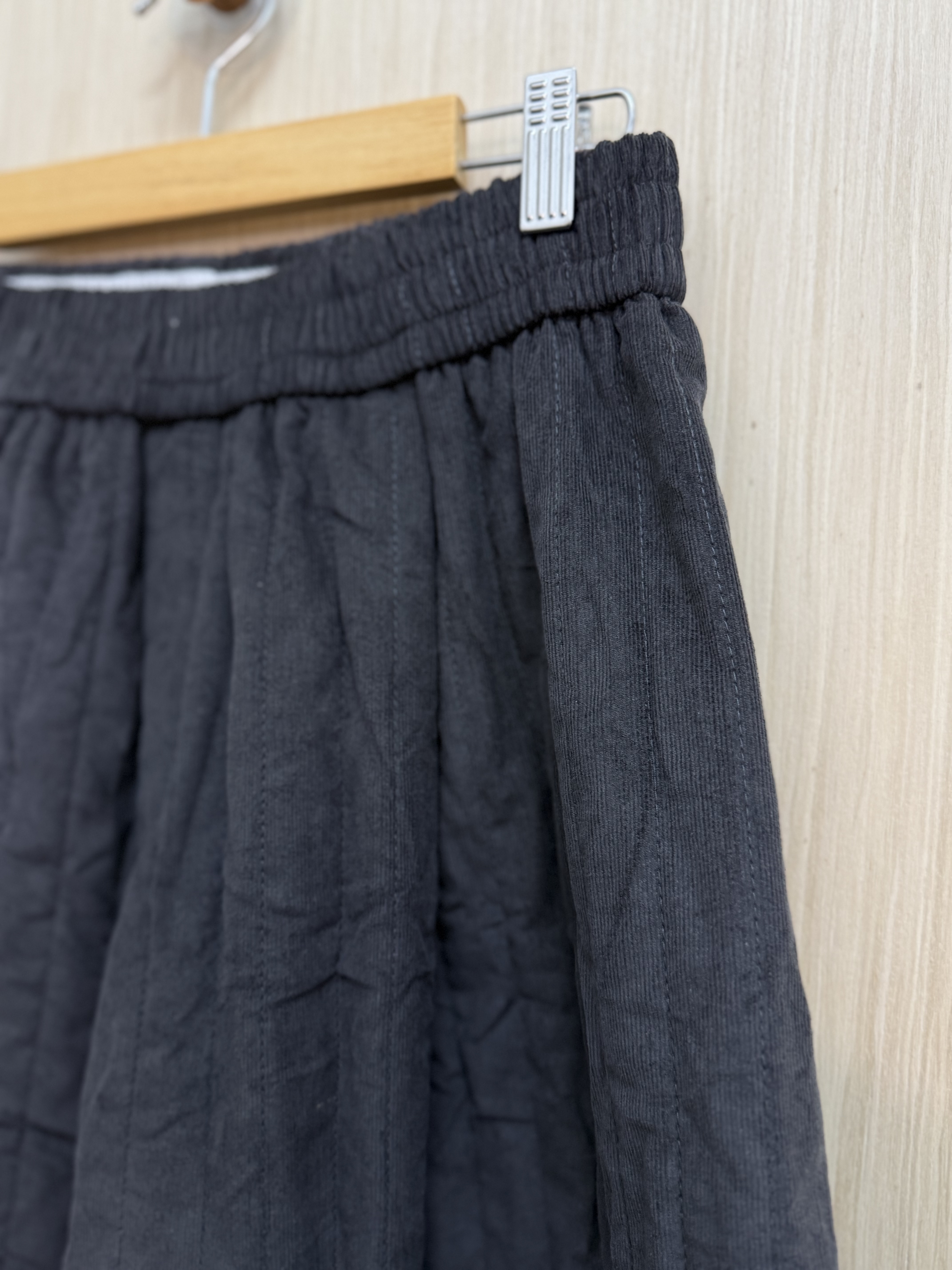 薄燈芯絨直紋裙褲