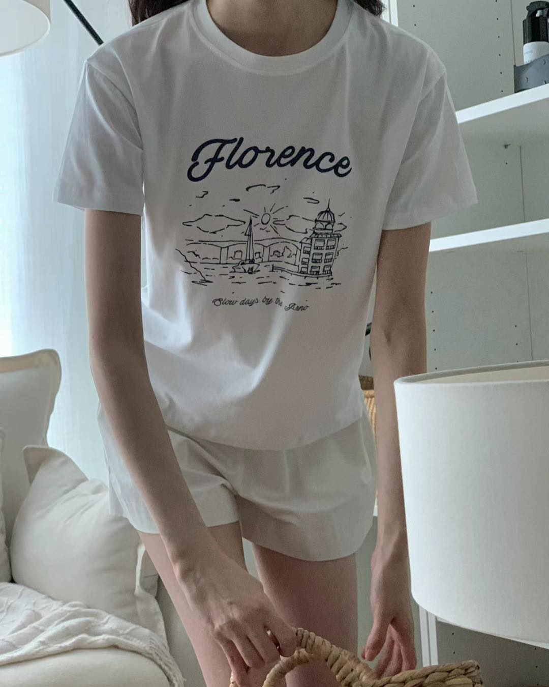 文藝感十足的手繪風 Tee