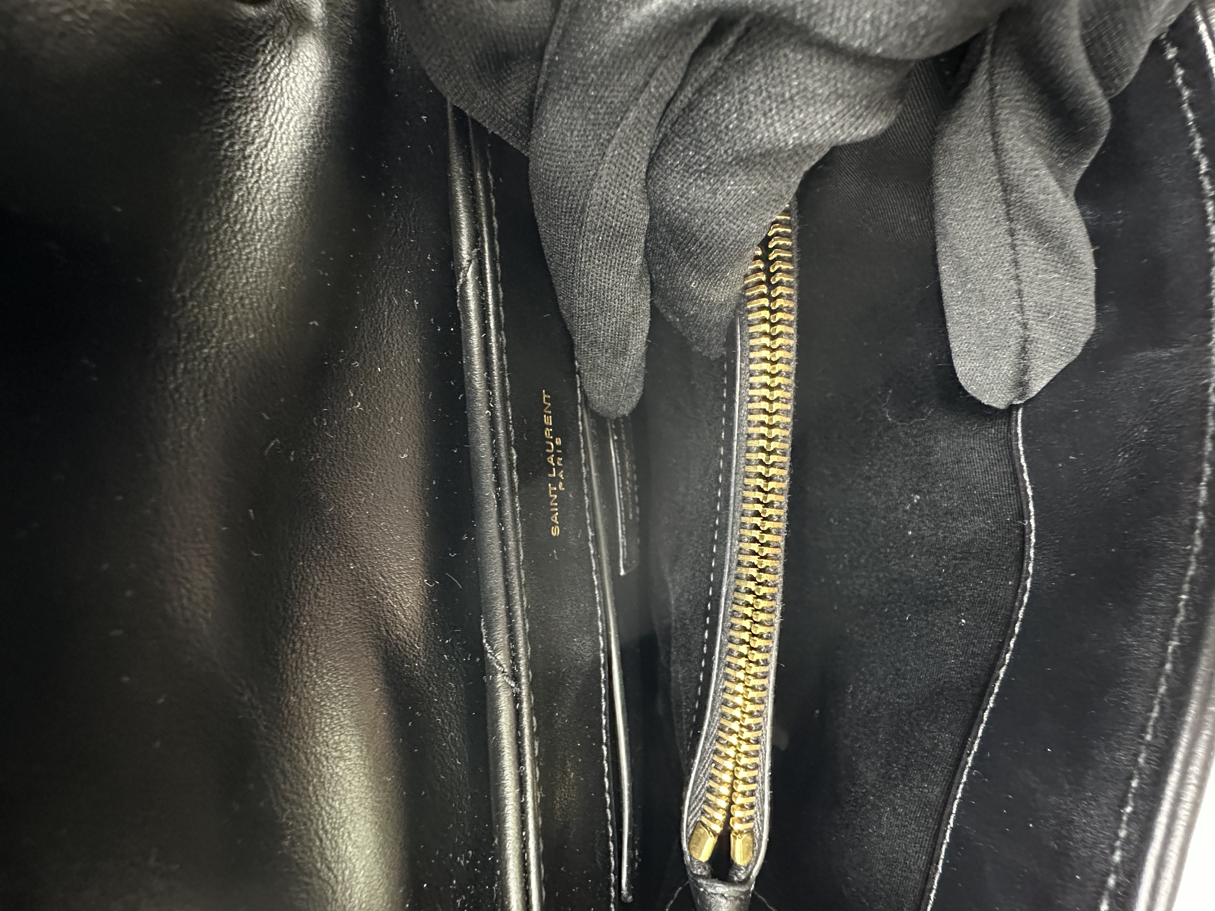 Pre-Owned YSL Loulou shoulder bag / Product Code: 26040902