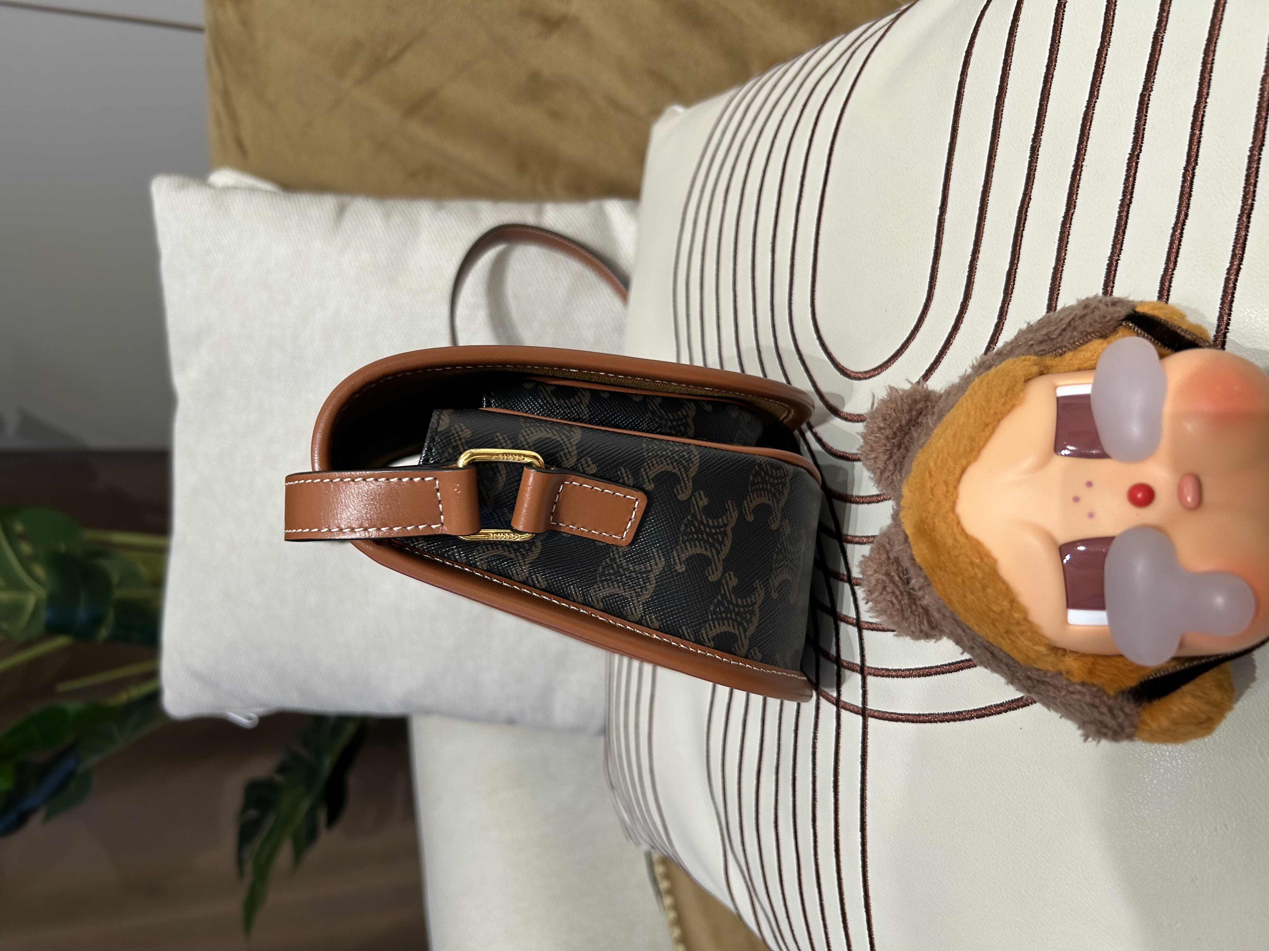 CELINE FOLCO medium 100%Authentic,98%new✅dust bag