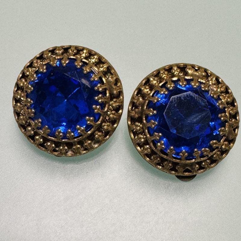 Vintage Czechoslovakian C.a. 1960s Blue Glass Buton Clip Earrings (B084)