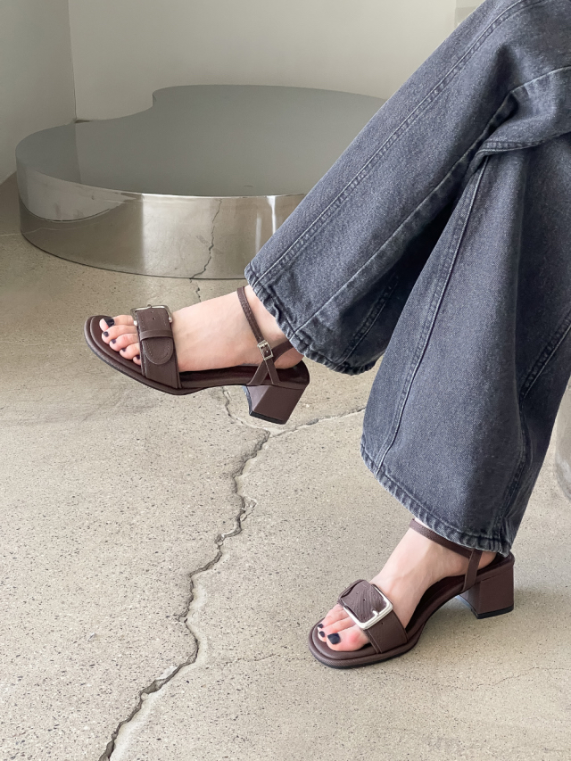 Vintage buckle heeled sandal