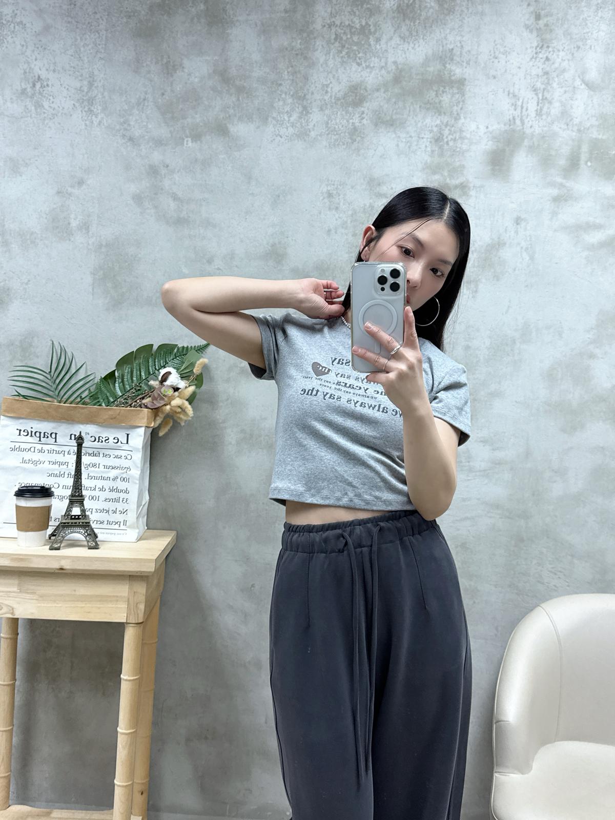 D13 細英文字短Tee