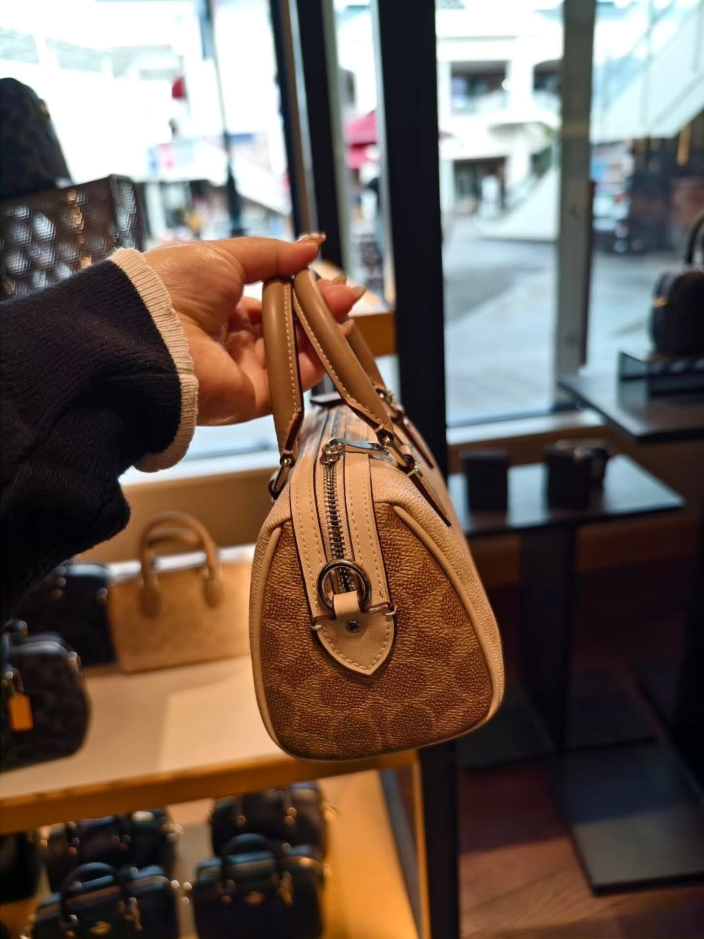 🇯🇵Coach Mini Rowan