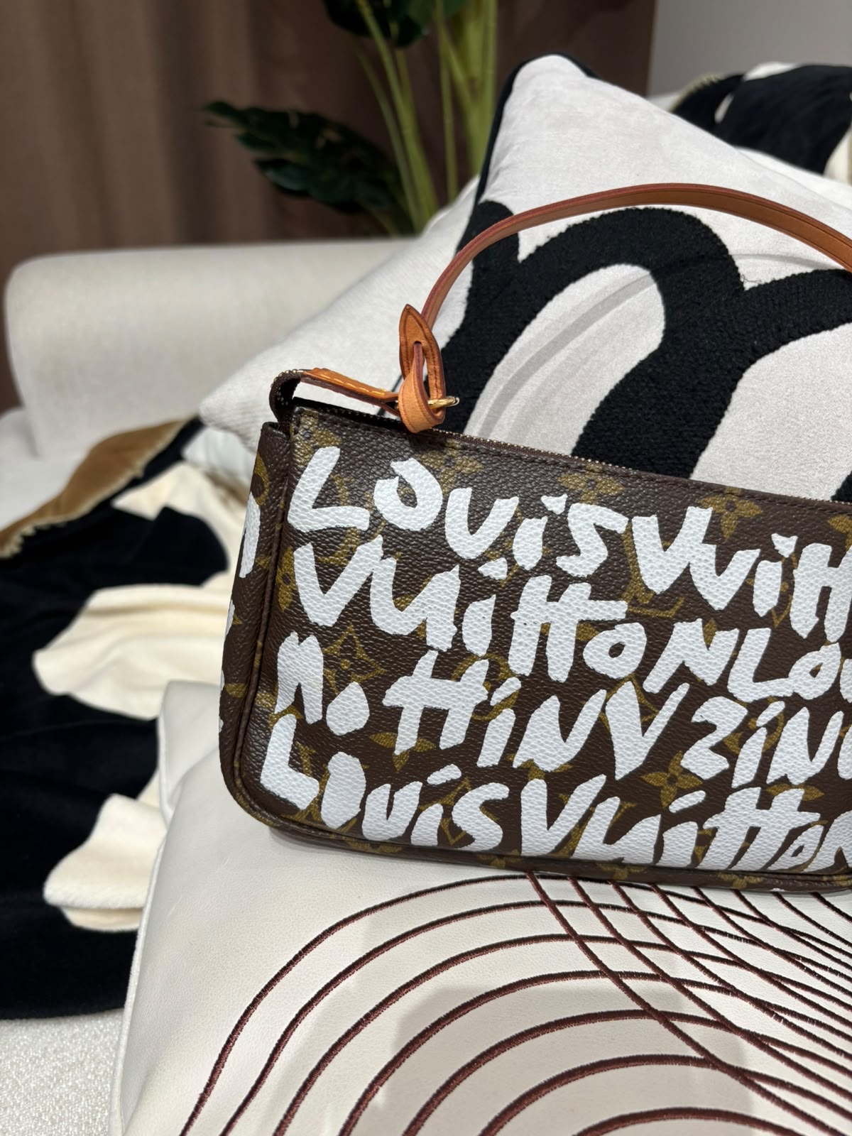 LV Stephen Sprouse Graffiti Pochette Bag 限量版 100%Authentic, 98%New ✅Dust Bag ✅Box