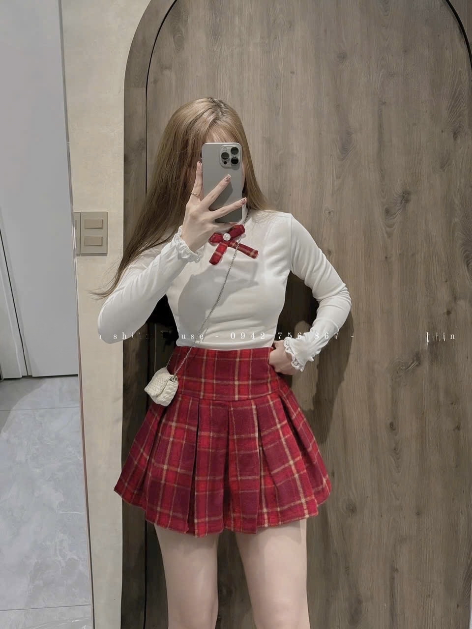 長袖上衣和格子裙两件套