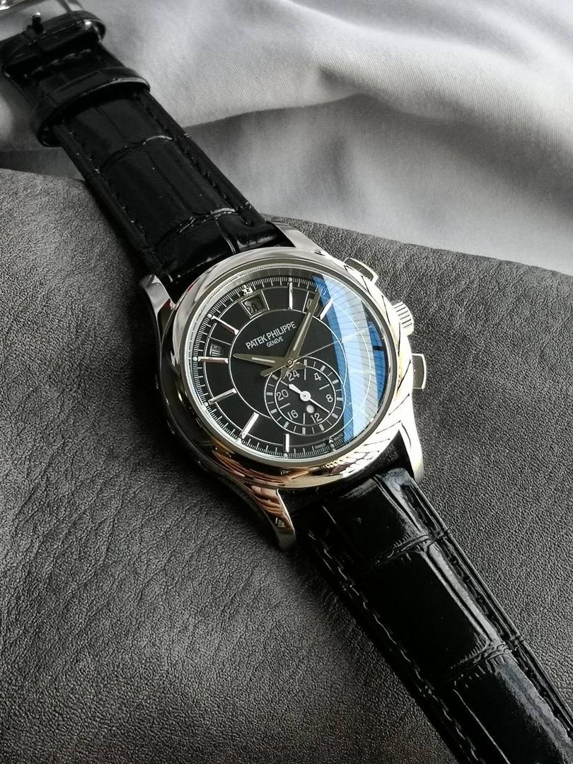 2024墙裂推荐 重金打造经典时计】——百达.翡丽复杂功能系列5905R-010重磅登场，迄今推出的首款Nautilus复杂腕表，以超复杂的工艺技术打造休闲运动腕表。 1⃣️小身板大能量：尽揽以下功能∶12点位日历功能 10点位星期功能 2点位星期功能 6点位24小时。所有功能都可正常使用。 2⃣️机芯采用复刻版Cal.240自动上链机芯，在实现外观的逼真前提下，功能一并完美诠释。 3⃣️改装大师独立制表人，倾情参与定制改装表盘颜色，给予独一无二的腕表增添有趣的灵魂！ 匠心力作 欢迎各位表友品鉴！