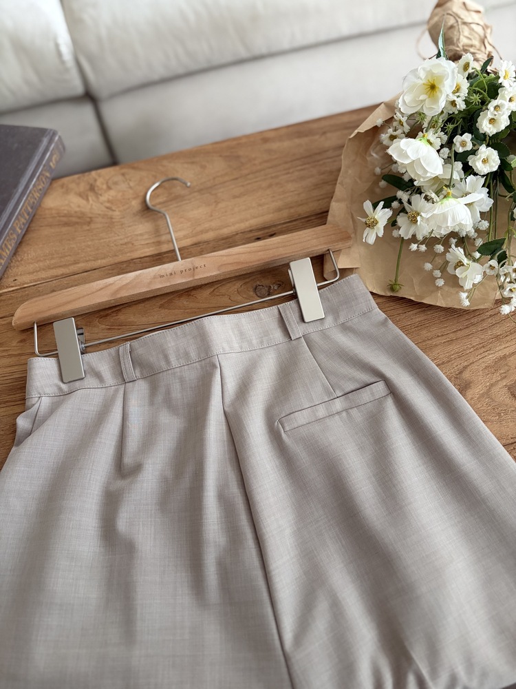 [極薄!] Strap Detail Pleated Pants (Oatmeal)