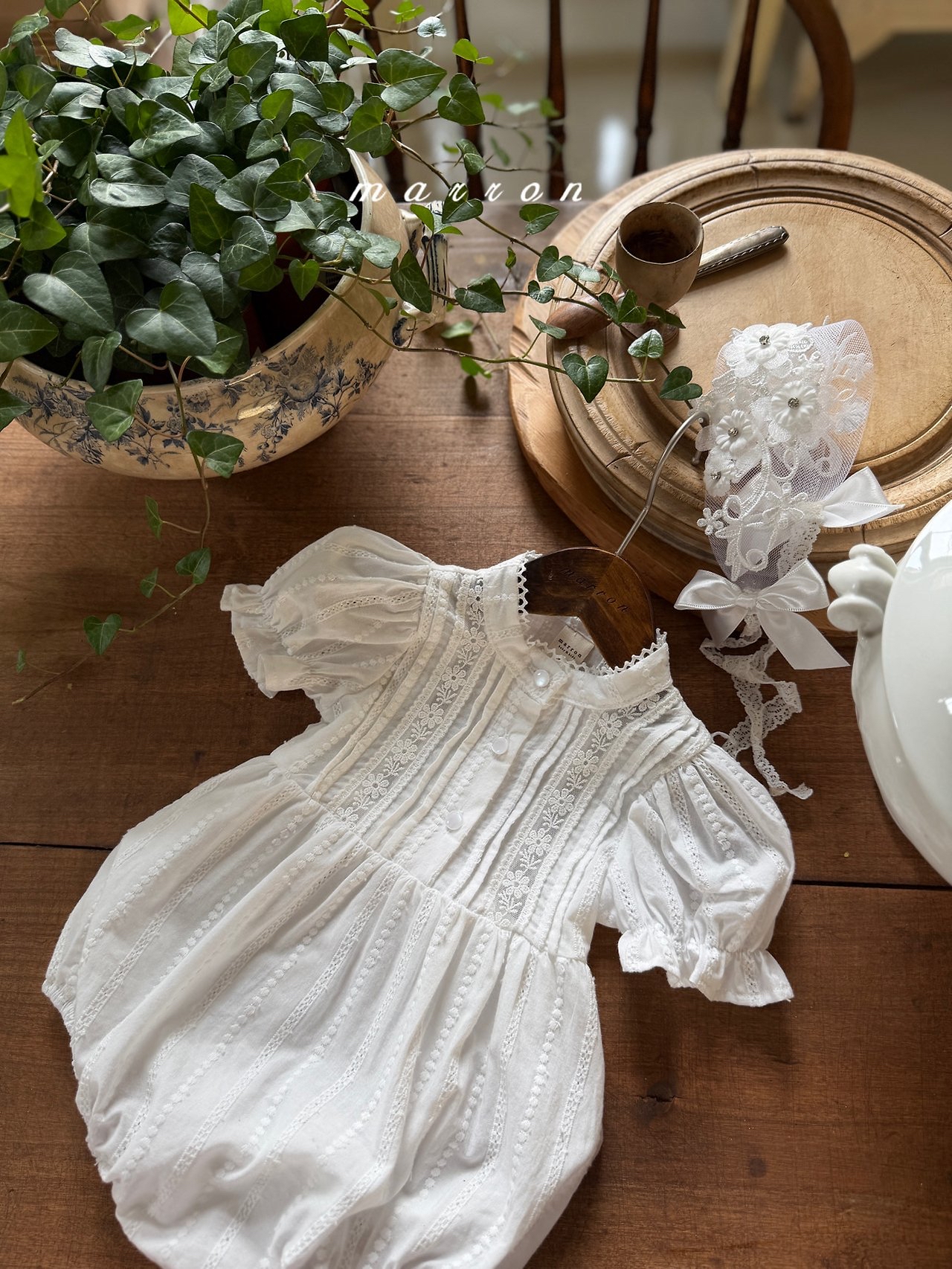 ☀️預訂 韓國直送☀️🇰🇷Marron蕾絲提花泡泡袖包屁衣